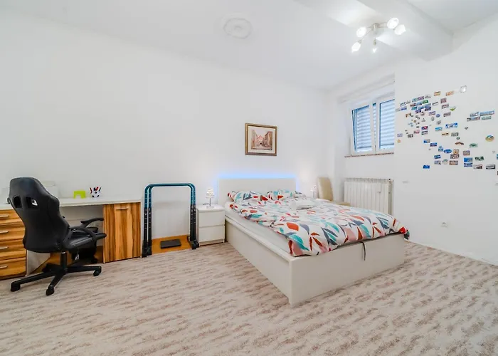 Work And Play Apartment